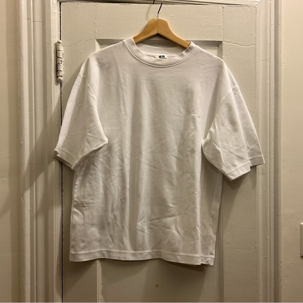 COPY - COPY - Uniqlo airism men’s M body white tee